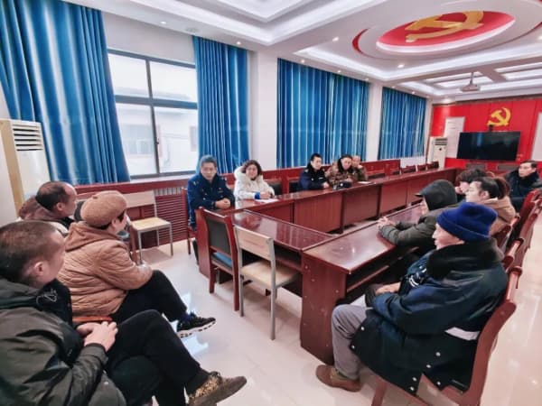 法治进社区 | 睿合瑞律所张原芳主任为裴村村民提供法律咨询服务方案